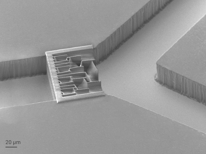 3D-printed three-stage microfluidic mixer with screw-like microstructures and a wall thickness of about 2 µm in a premanufactured microchannel.